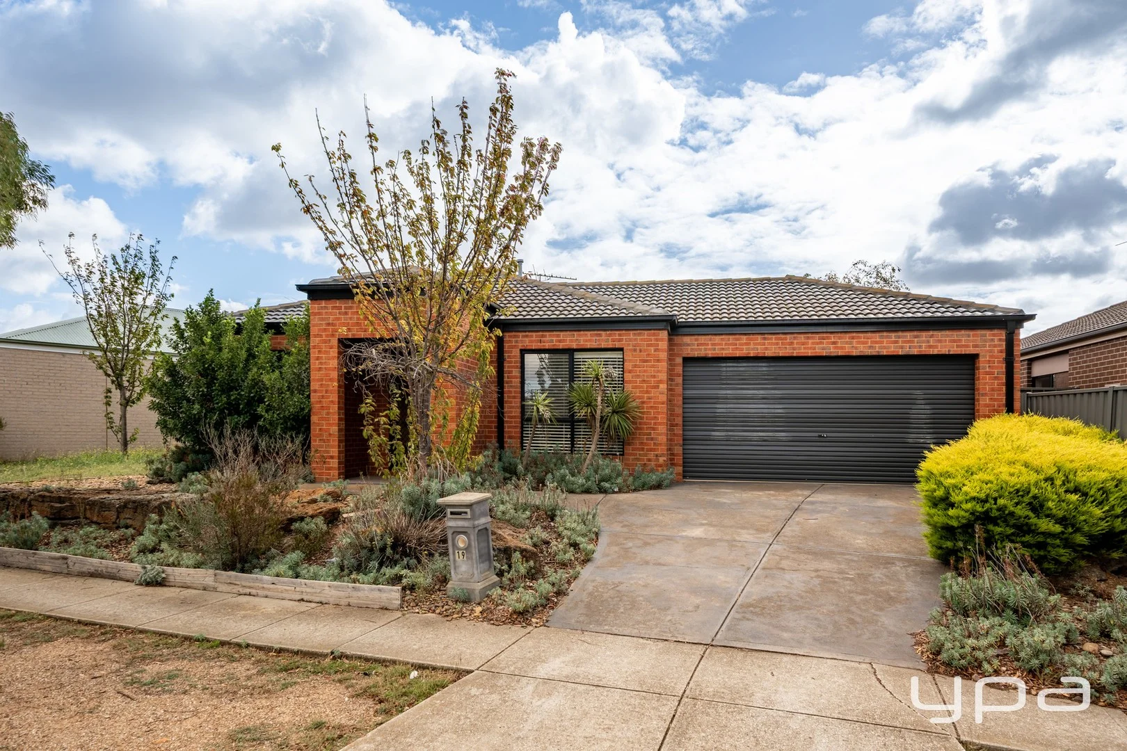 19 Mayesbrook Road, Manor Lakes VIC 3024