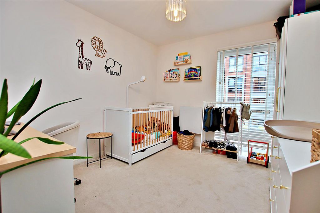 Additional image 7 of 2 bed flat for saleDarwin House, Holmesley Road, Borehamwood WD6