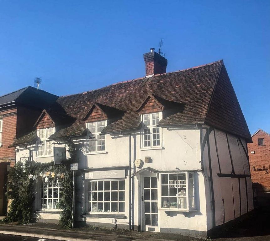2 bed flat for saleHigh Street, Chobham, Woking GU24