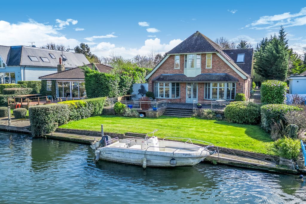4 bed detached house for saleHamm Court, Weybridge KT13