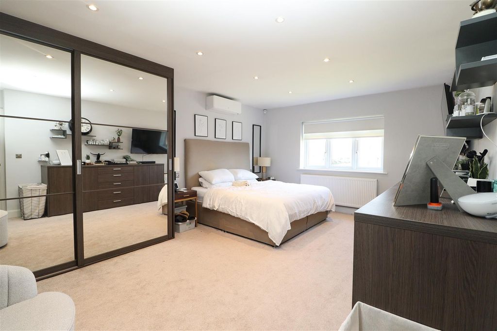 Additional image 16 of 3 bed detached bungalow for saleTheobald Street, Borehamwood WD6