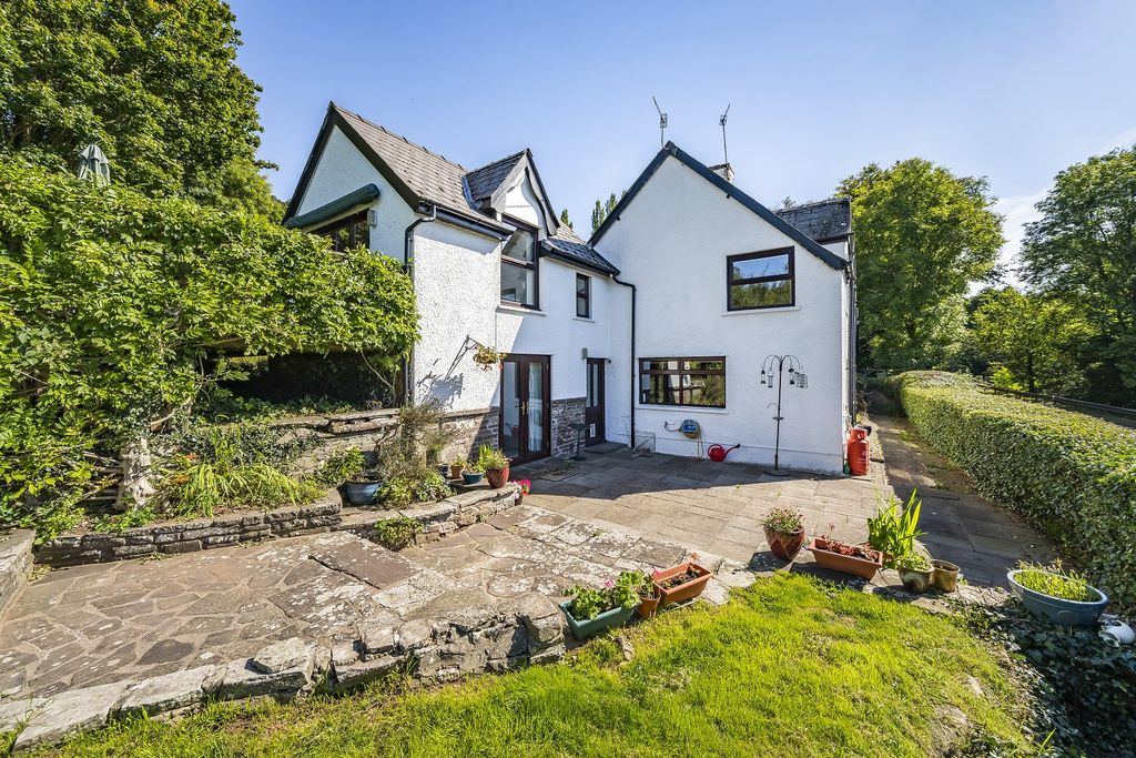 5 bed detached house for saleLlansantffraed, Brecon, Powys. LD3