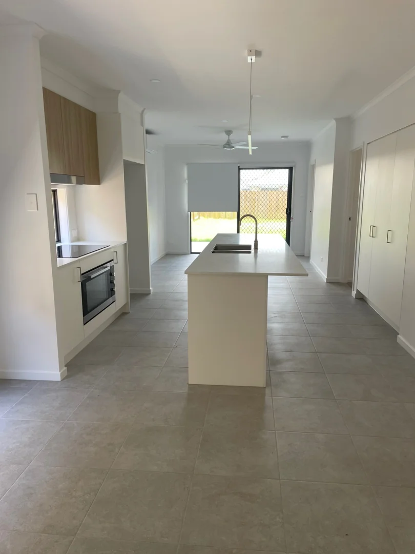 40 Dugong Cres, Deception Bay QLD 4508 photo 2
