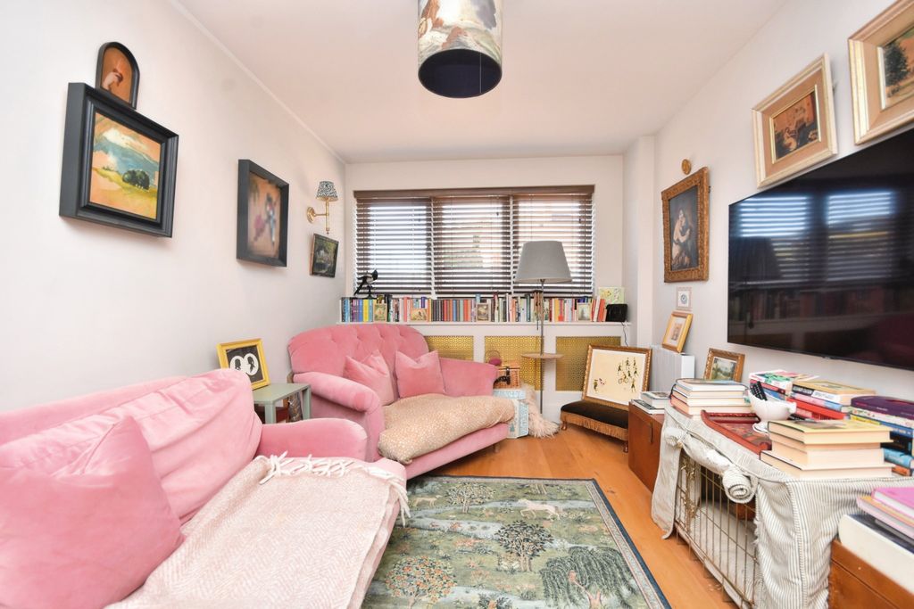 Additional image 7 of 3 bed semi-detached house for saleSeacroft Road, Broadstairs, Kent CT10