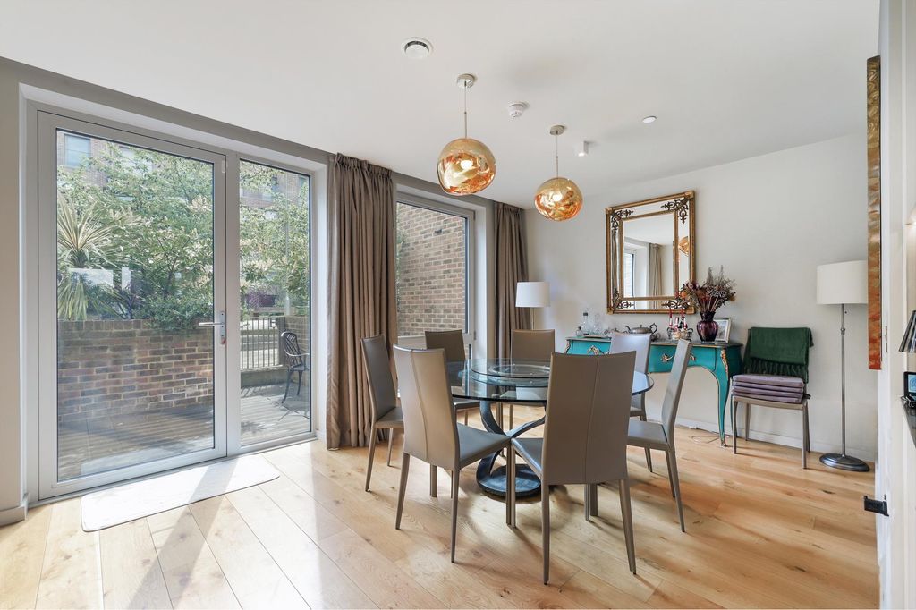 Additional image 5 of 4 bed town house for saleIsambard Court, Brentford TW8