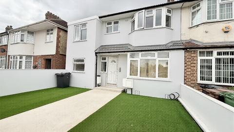 Dagenham RM10, Studio to rent