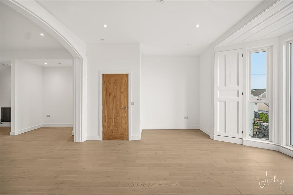 Additional image 6 of 2 bed flat for saleOverland Road., Mumbles, Swansea SA3