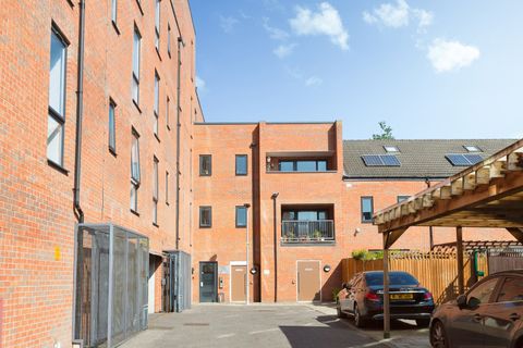 Marine Crescent, Ilford, Essex IG6