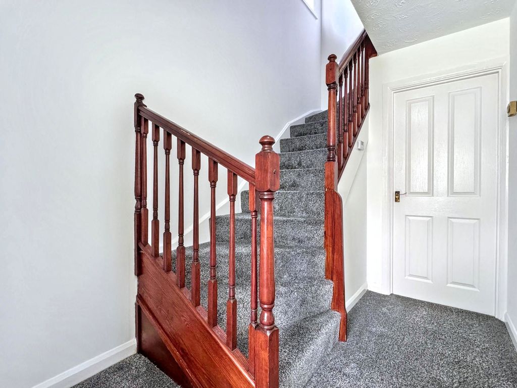 3 bed detached house for saleBerkeley Close, Boldon Colliery NE35 photo 5