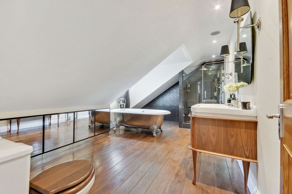 Additional image 37 of 6 bed detached house for saleChallacombe Close, Hutton Mount, Brentwood CM13