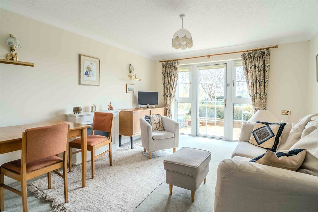 1 bed flat for saleStation Road, Broadway, Worcestershire WR12 photo 2