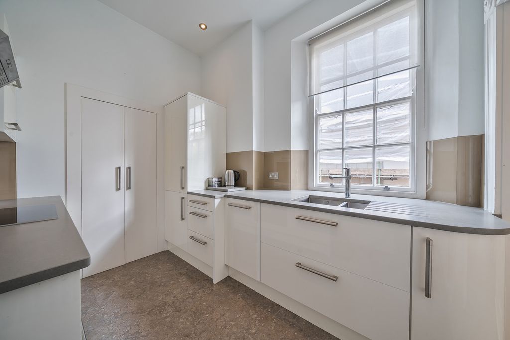Additional image 7 of 3 bed flat for saleMavelstone Road, Bromley BR1