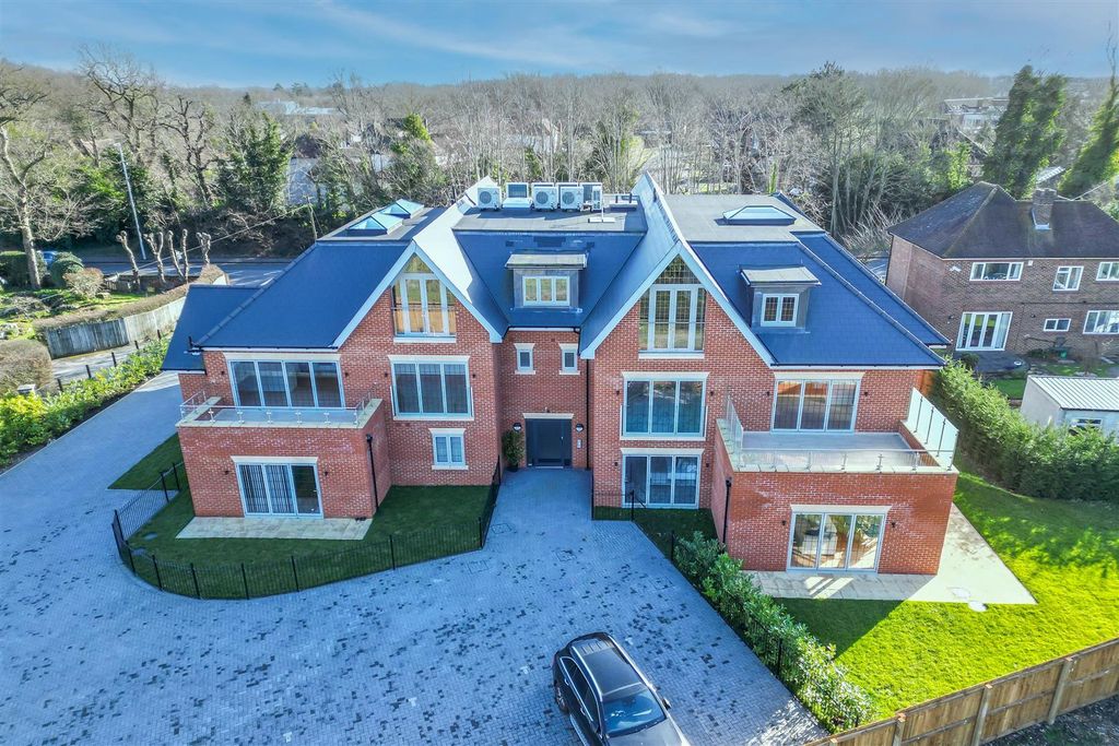 Additional image 11 of 2 bed flat for saleShenfield Road, Shenfield, Brentwood CM15