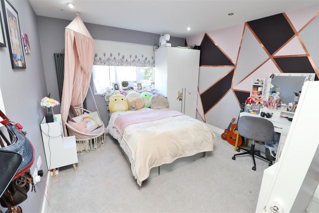 Additional image 21 of 5 bed semi-detached house for saleStanborough Avenue, Borehamwood WD6
