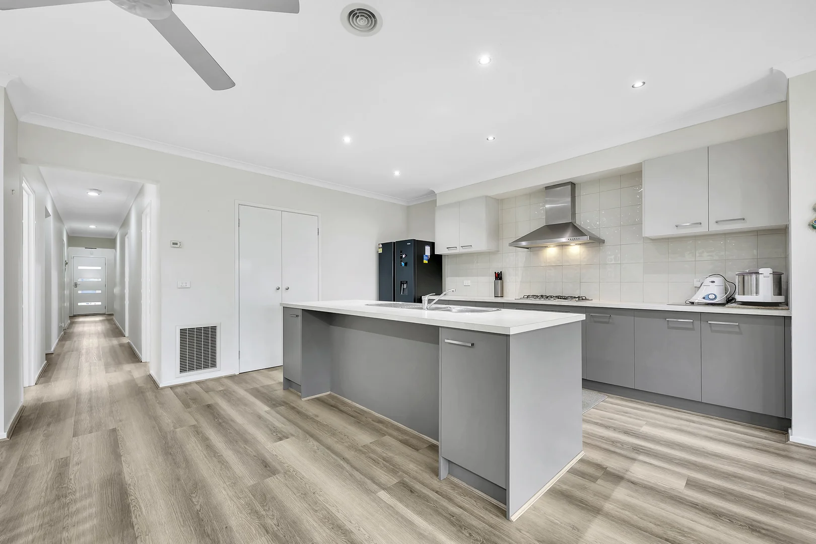11 Brinbrook Street, Tarneit VIC 3029 photo 2