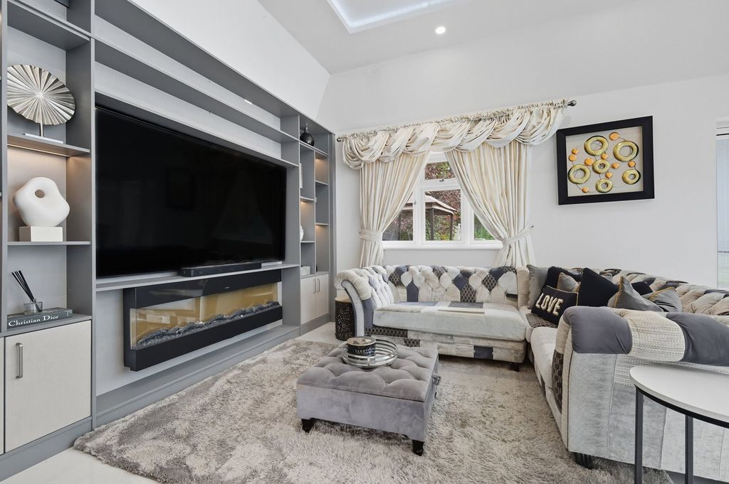 Additional image 10 of 7 bed detached house for saleWidworthy Hayes, Hutton Mount, Brentwood CM13
