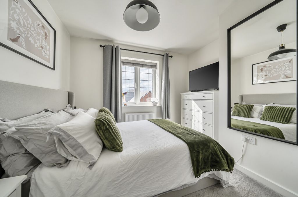 Additional image 14 of 2 bed flat for saleWalton Heath, Binfield, Bracknell RG42