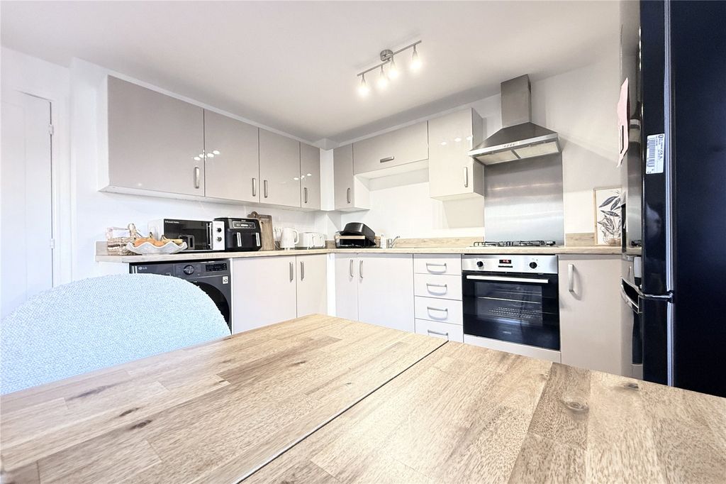 Additional image 10 of 2 bed flat for saleHotham Drive, Binfield, Bracknell RG42