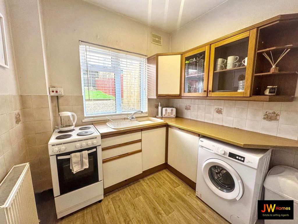 Additional image 4 of 3 bed property for saleSir Ivors Road, Pontllanfraith NP12