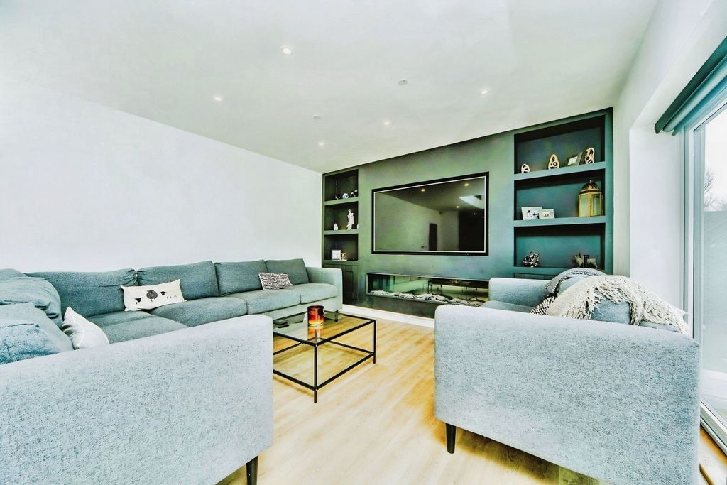 Additional image 3 of 4 bed detached house for saleLaurel Court, Waterton, Bridgend CF31