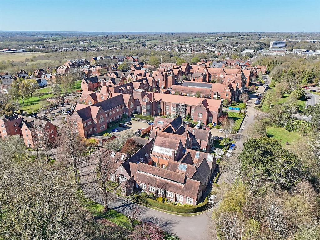 2 bed flat for saleThe Galleries, Warley, Brentwood, Essex CM14