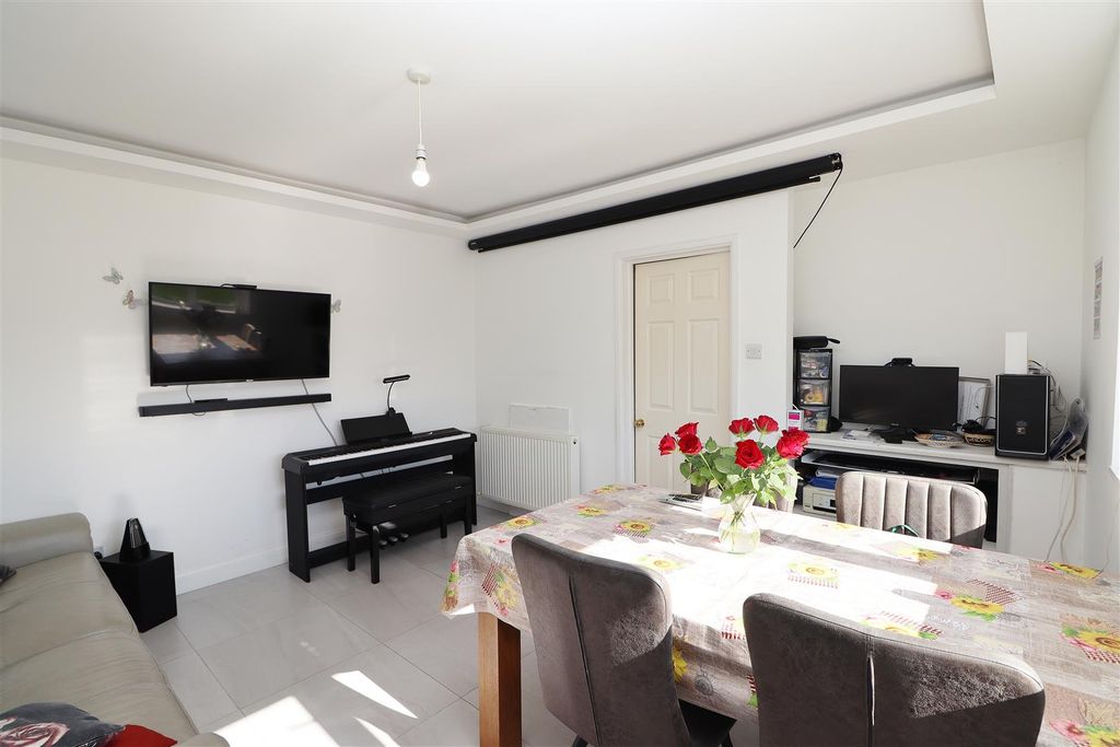 Additional image 8 of 2 bed maisonette for saleCrown Road, Borehamwood WD6
