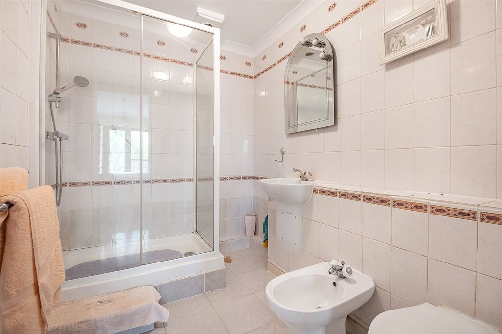 Additional image 15 of 3 bed flat for saleAllum Lane, Elstree, Borehamwood, Hertfordshire WD6