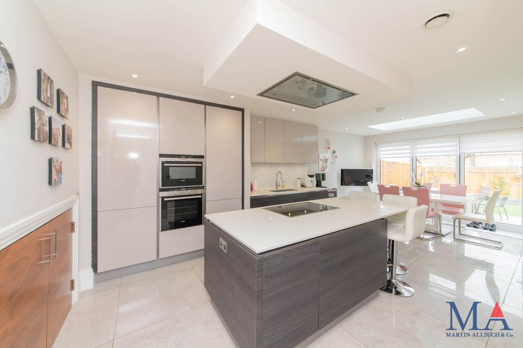 Additional image 6 of 5 bed detached house for saleRed Road, Borehamwood WD6