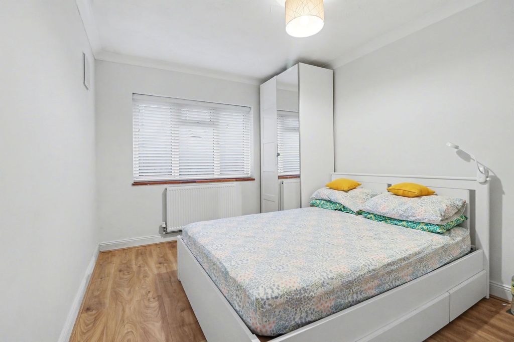 Additional image 6 of 2 bed flat for saleMidlands Estate, West End SO30
