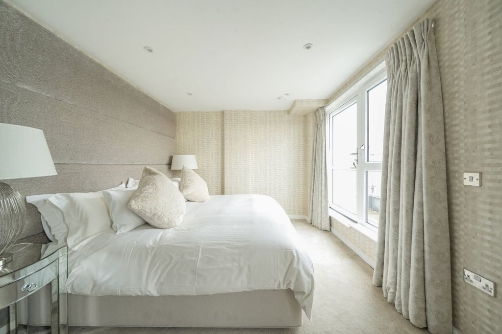 Additional image 5 of 4 bed flat for saleLighterage Court, High Street TW8