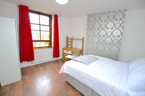 Adelina Grove, London, Greater London E1, Room to rent