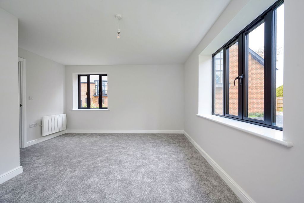 Additional image 8 of 2 bed flat for saleConnaught Place, Brockenhurst SO42