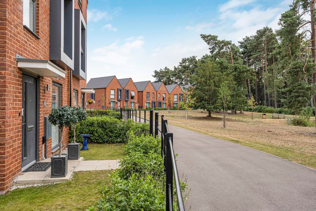 Additional image 36 of 4 bed link detached house for saleMulberry Walk, Bordon GU35