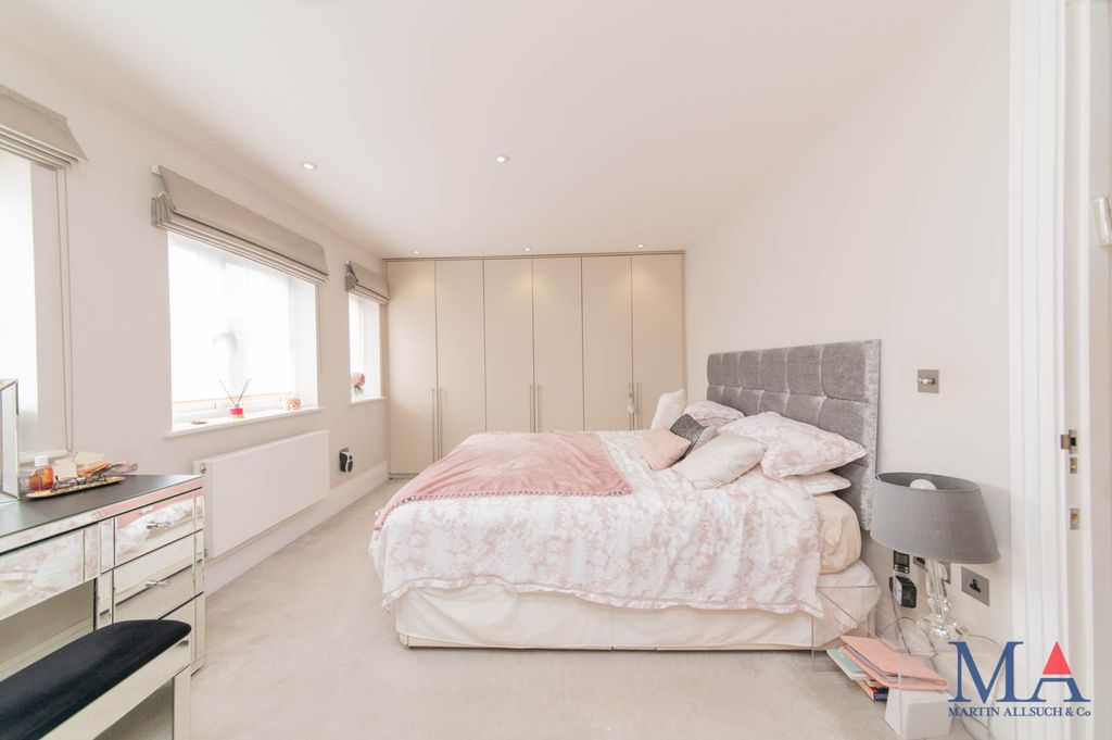 Additional image 17 of 5 bed detached house for saleRed Road, Borehamwood WD6
