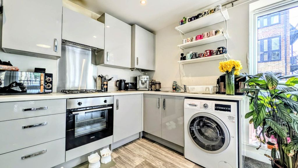 Additional image 4 of 1 bed flat for saleRusset Walk, Bordon, Hampshire GU35