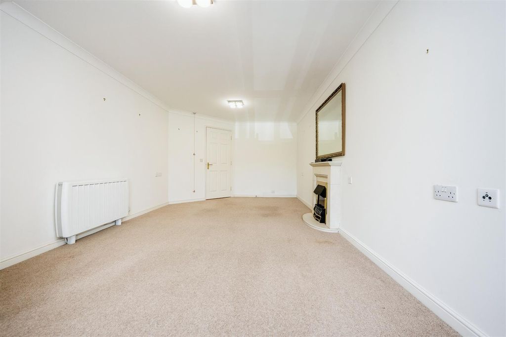 Additional image 3 of 1 bed flat for saleSt Rumbolds Court, Buckingham Road, Brackley NN13