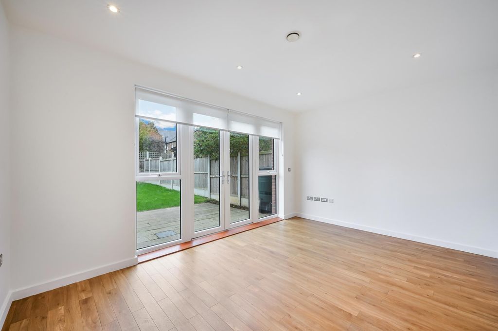 Additional image 2 of 3 bed terraced house for saleReynard Way TW8