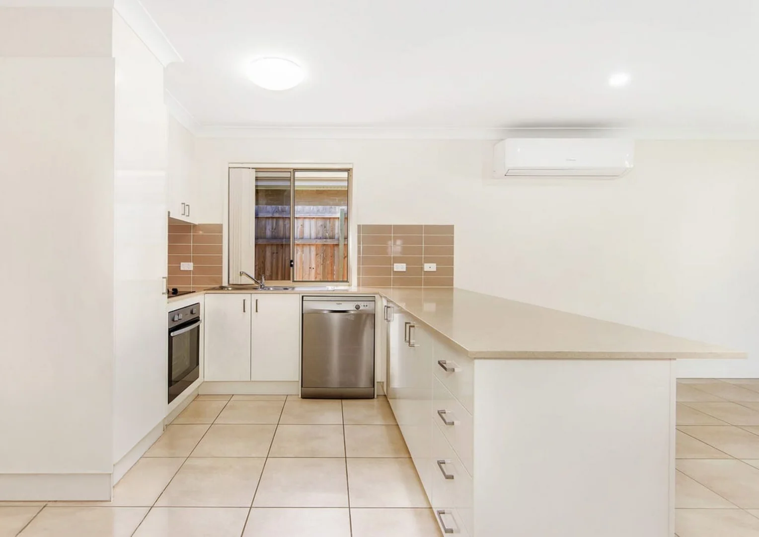 12 Milbrook Crescent, Pimpama QLD 4209 photo 4