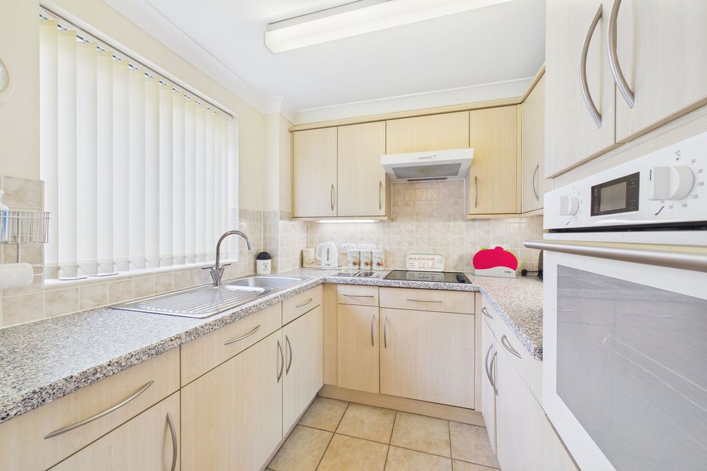Additional image 10 of 2 bed flat for saleHanbury Court, Thetford IP24