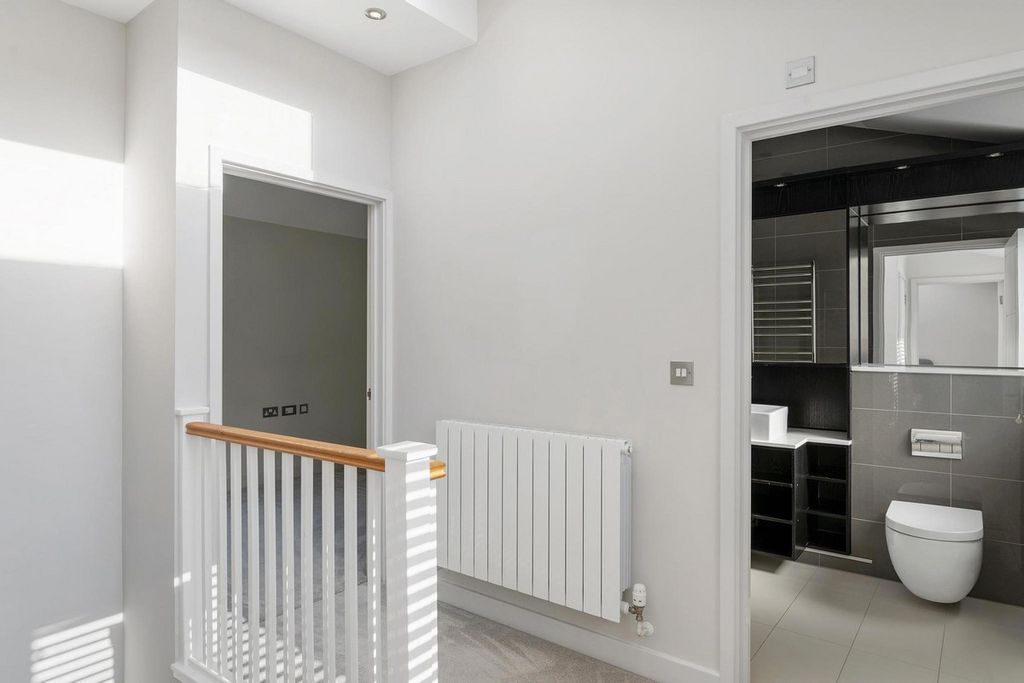 Additional image 15 of 4 bed semi-detached house for saleGibsons Place, Brentford TW8