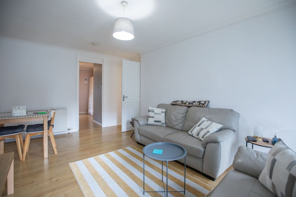 Additional image 2 of 3 bed flat for saleNewburgh, Erskine PA8