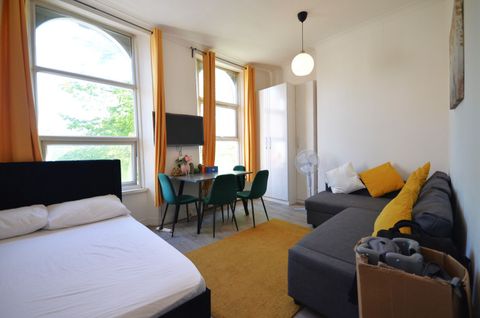 Broadway, West Ealing, London W13, Studio to rent