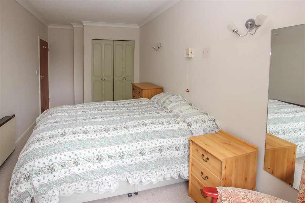 Additional image 7 of 1 bed flat for saleSawyers Hall Lane, Brentwood CM15