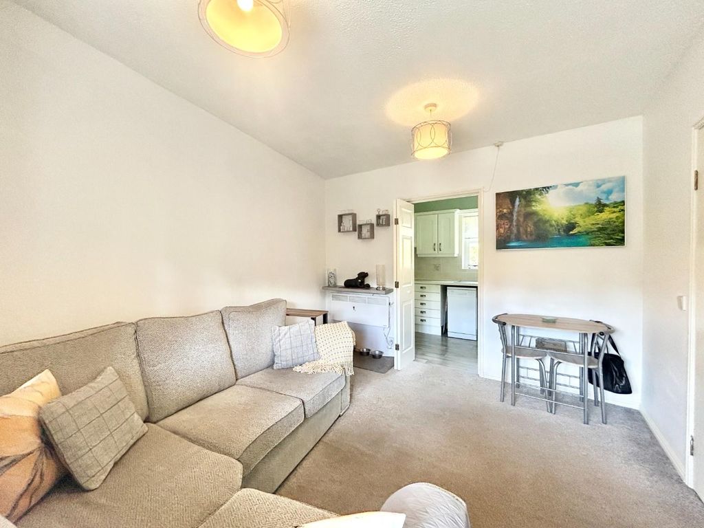 Additional image 9 of 2 bed flat for sale2 Bed First Floor Flat, Avenue Court, Westgate, Bridlington YO16