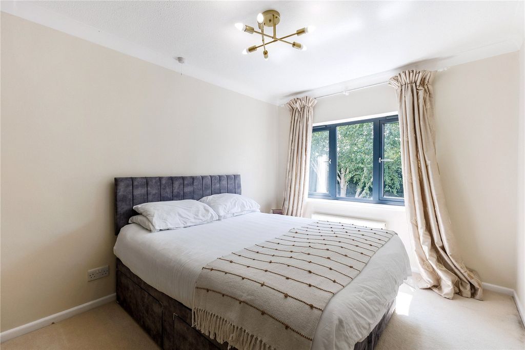 Additional image 13 of 6 bed detached house for saleBrackley, Northamptonshire NN13