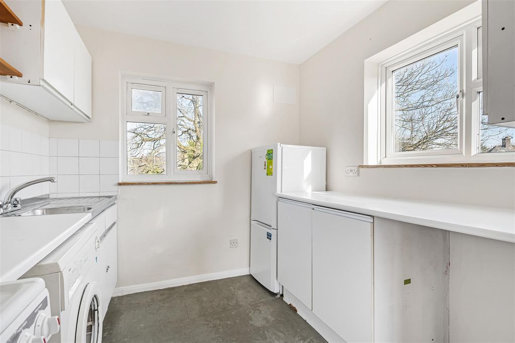 Additional image 6 of 1 bed maisonette for saleWhite Paddock, Woodlands Park, Maidenhead SL6