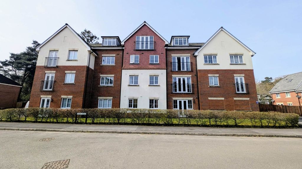 2 bed flat for saleRoyal Drive, Bordon, Hampshire GU35