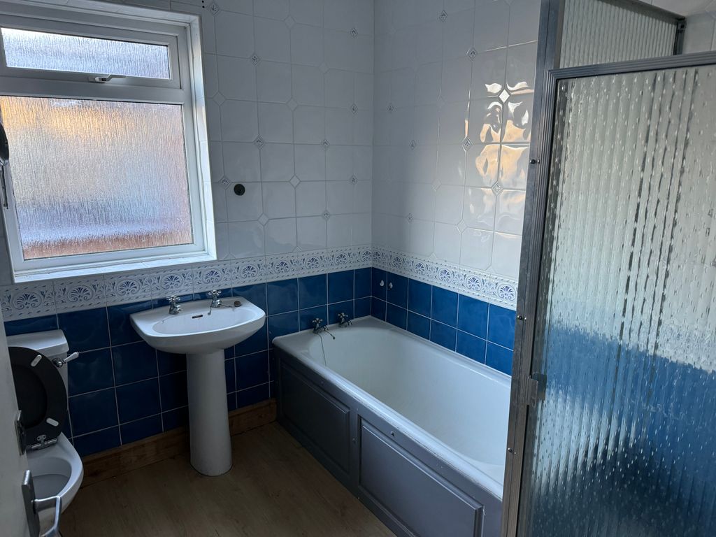 Additional image 16 of 4 bed detached bungalow for saleStation Road, Brampton CA8