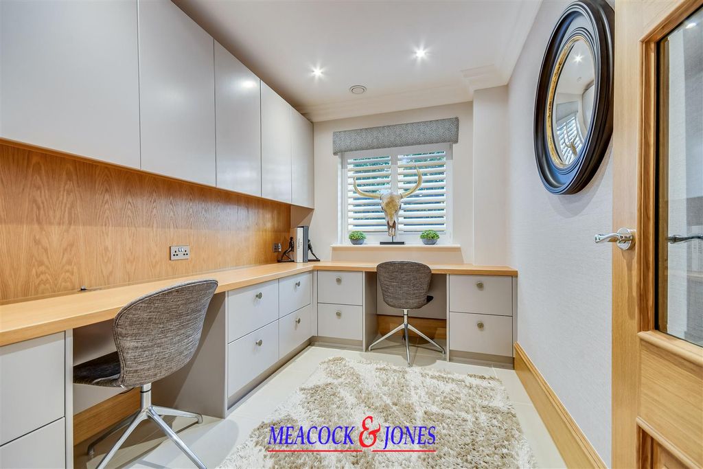 Additional image 16 of 6 bed detached house for saleChallacombe Close, Hutton Mount, Brentwood CM13