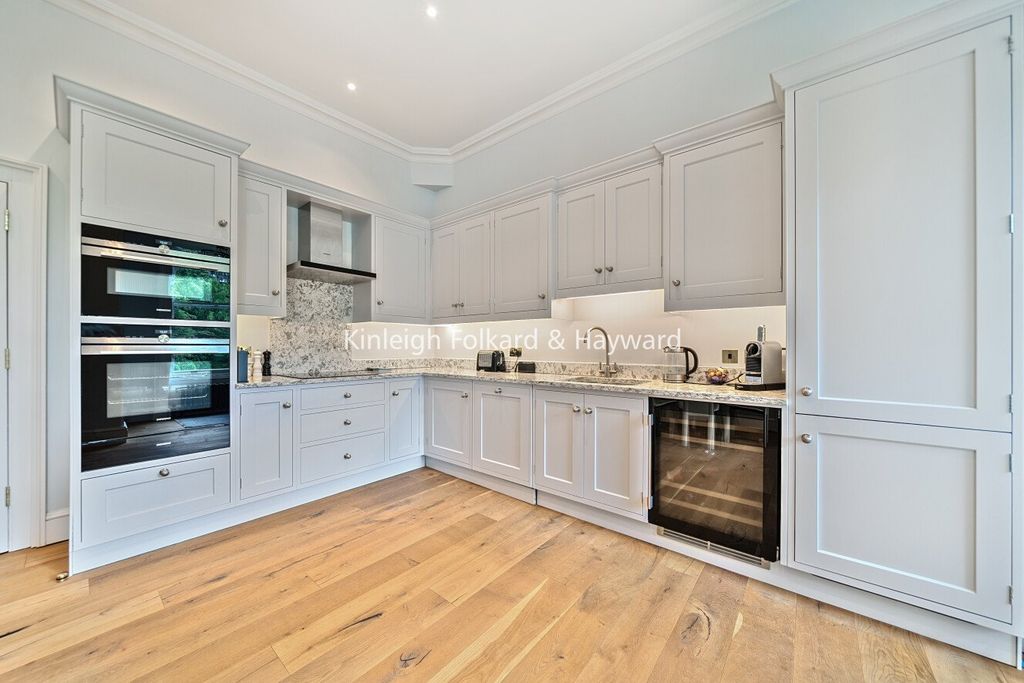Additional image 9 of 2 bed flat for saleWilloughby Lane, Bromley, Kent BR1